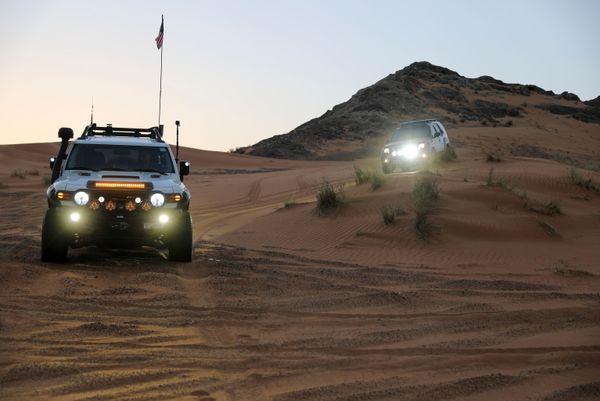 المشاركون في جلسة علاج بالحمام الجليدي في الصحراء بالقرب من الشارقة، الإمارات العربية المتحدة ، 25 يونيو 2021 المشاركون في جلسة علاج بالحمام الجليدي في الصحراء بالقرب من الشارقة، الإمارات العربية المتحدة ، 25 يونيو 2021 - سبوتنيك عربي