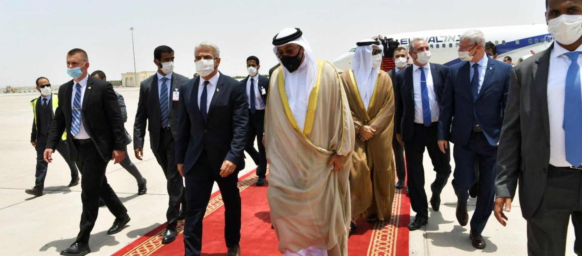 وزير الخارجية الإسرائيلي يائير لابيد في أول زيارة إلى الإمارات المتحدة، مطار أبو ظبي، 29 يونيو 2021 وزير الخارجية الإسرائيلي يائير لابيد في أول زيارة إلى الإمارات المتحدة، مطار أبو ظبي، 29 يونيو 2021 - سبوتنيك عربي, 1920, 29.06.2021