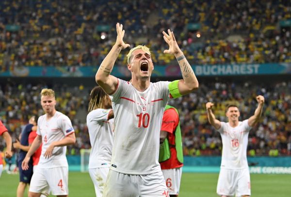 مباراة دور الـ 16 من بطولة يورو 2020 - كابتن منختب سويسرا جرانيت جاكا يعبر عن فرحته بالفوز على المنتخب الفرنسي في المعلب الوطني في بوخارست، رومانيا  28 يونيو 2021 - سبوتنيك عربي