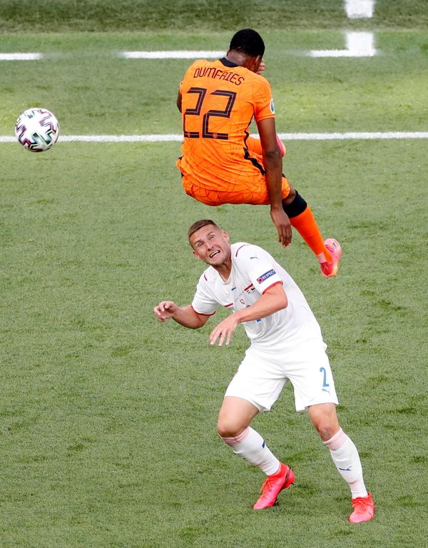 مباراة دور الـ 16 من بطولة يورو 2020 - مباراة ساخنة بين منتخبي جمهورية التشيك وهولندا، انتهت بفوز المنتخب التشيكي في ملعب بوشكاش أرينا في بودابست، المجر 27 يونيو 2021 - سبوتنيك عربي