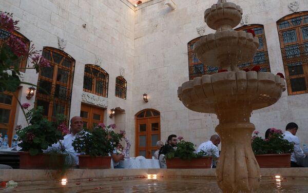 فعاليات خارطة لترميم المول في ساحة مدرسة سيف الدولة الحمداني في حلب القديمة، سوريا 30 يونيو 2021 - سبوتنيك عربي