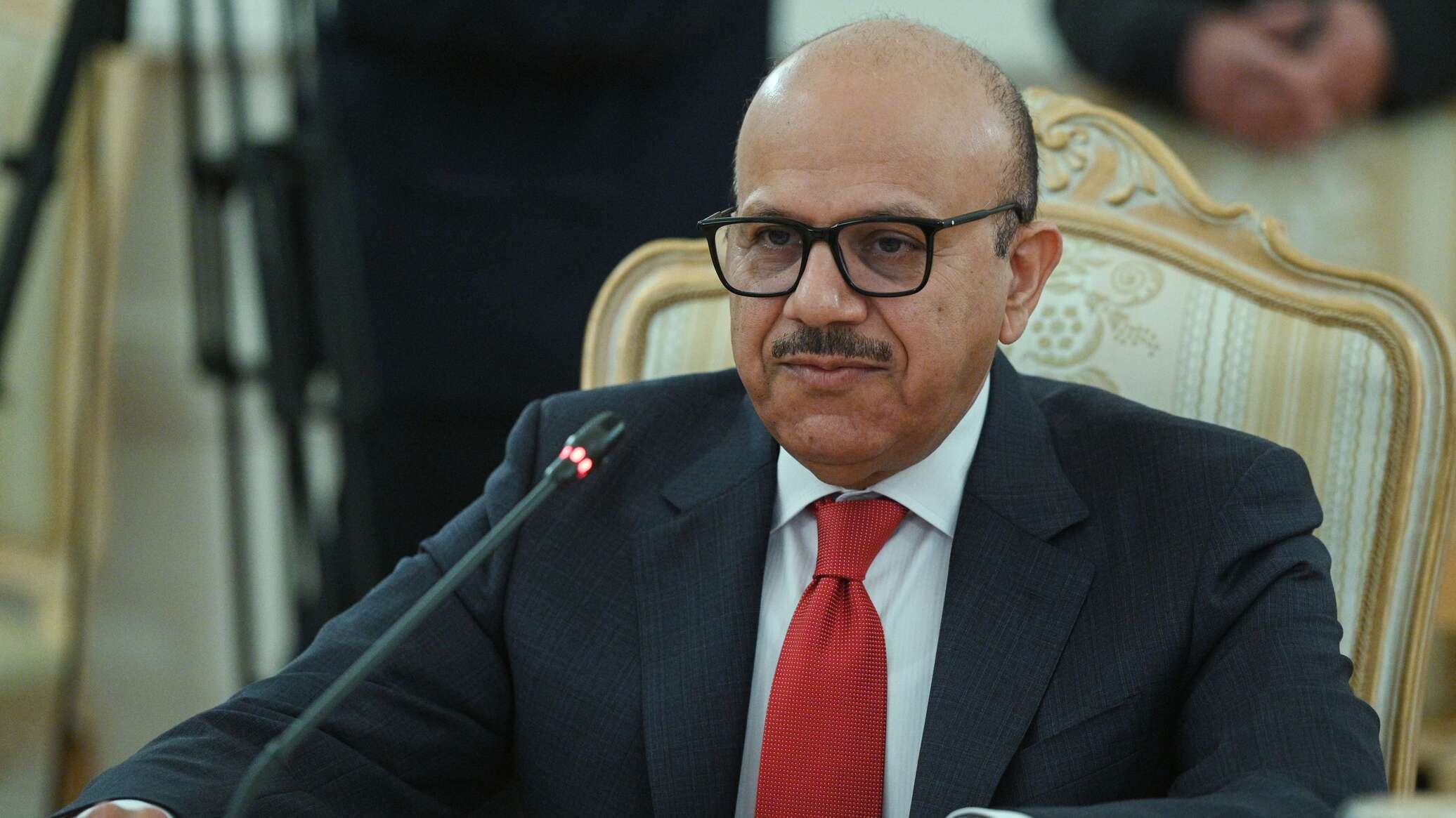 وزير الخارجية البحريني يدعو لرفع العقوبات الاقتصادية عن سوريا