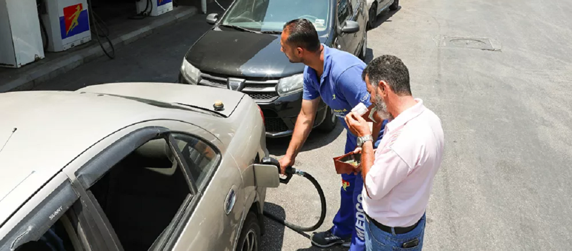 أزمة بنزين في لبنان، مواطنون في محطة البنزين في بيروت، لبنان  24 يونيو 2021 - سبوتنيك عربي, 1920, 17.09.2021