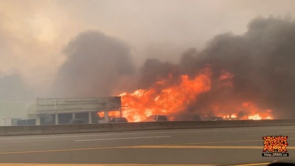 حريق هائل في ليتون، كولومبيا البريطانية، كندا، صورة بتاريخ 30 يونيو 2021. حيث سجلت رقم قياسي في درجات الحرارة - 49.6 درجة مئوية. - سبوتنيك عربي