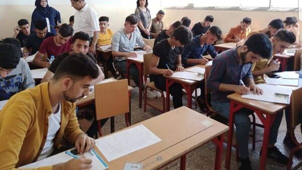 مديرية التريبة الحكومية السورية في محافظة الحسكة تنجح للمرة السادسة على التوالي، في إقامة الامتحانات العامة بفرعيها (الإعدادية والثانوية) المكللة للعام الدراسي، سوريا 9 يوليو 2021 - سبوتنيك عربي