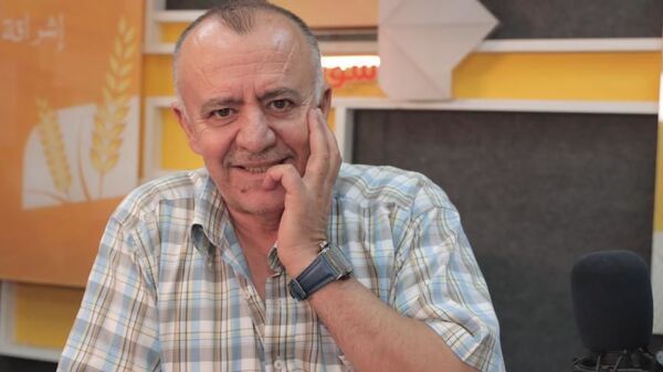 الفنان السوري، زهير عبدالكريم، في لقاء أجراه ضمن برنامج حوار VIP مع الإعلامي السوري، يامن ديب - سبوتنيك عربي