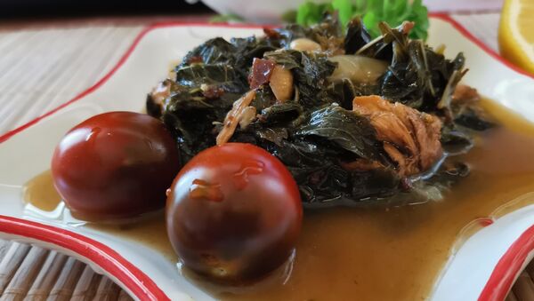 وجبة الملوخية مع الحامض والبندورة والدجاج من الوجبات الشهيرة في الشرق الأوسط - سبوتنيك عربي