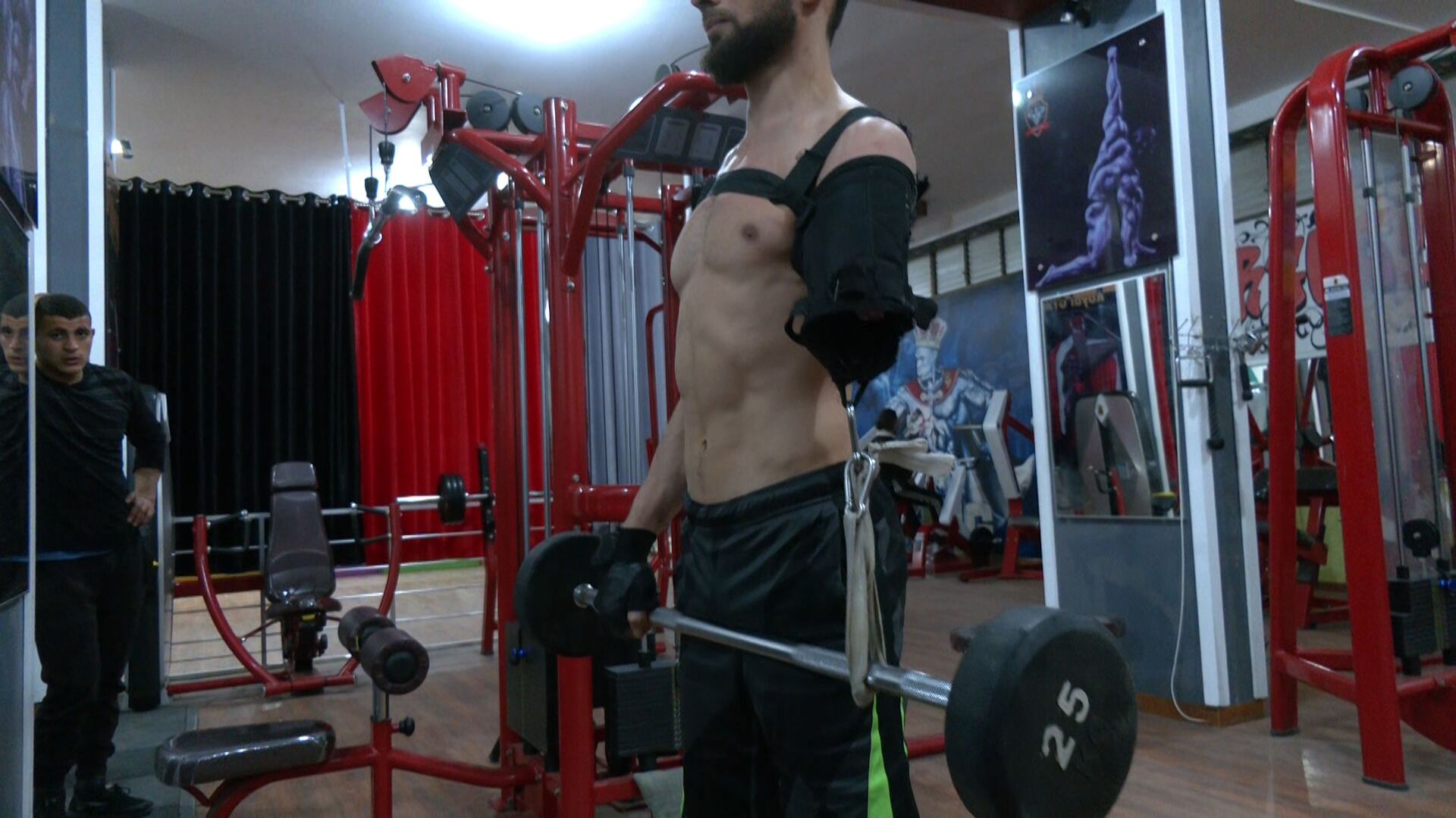 فلسطيني يتحدى الإعاقة برياضة كمال الأجسام... صور وفيديو - سبوتنيك عربي, 1920, 12.07.2021