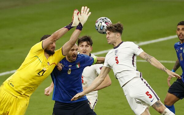 حارس مرمى المنتخب الإيطالي جانلويجي دوناروما خلال المباراة الأخيرة ضد المنتخب الإنجليزي من بطولة أمم أوروبا يورو 2020 في ملعب ويمبلي، لندن، إنجلترا 11 يوليو 2021 - سبوتنيك عربي