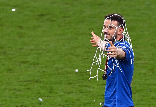 أليساندرو فلورينزي بعد فوز المنتخب الإيطالي بكأس بطولة أمم أوروبا يورو 2020 يصل روما، إيطاليا 11 يوليو 2021 - سبوتنيك عربي