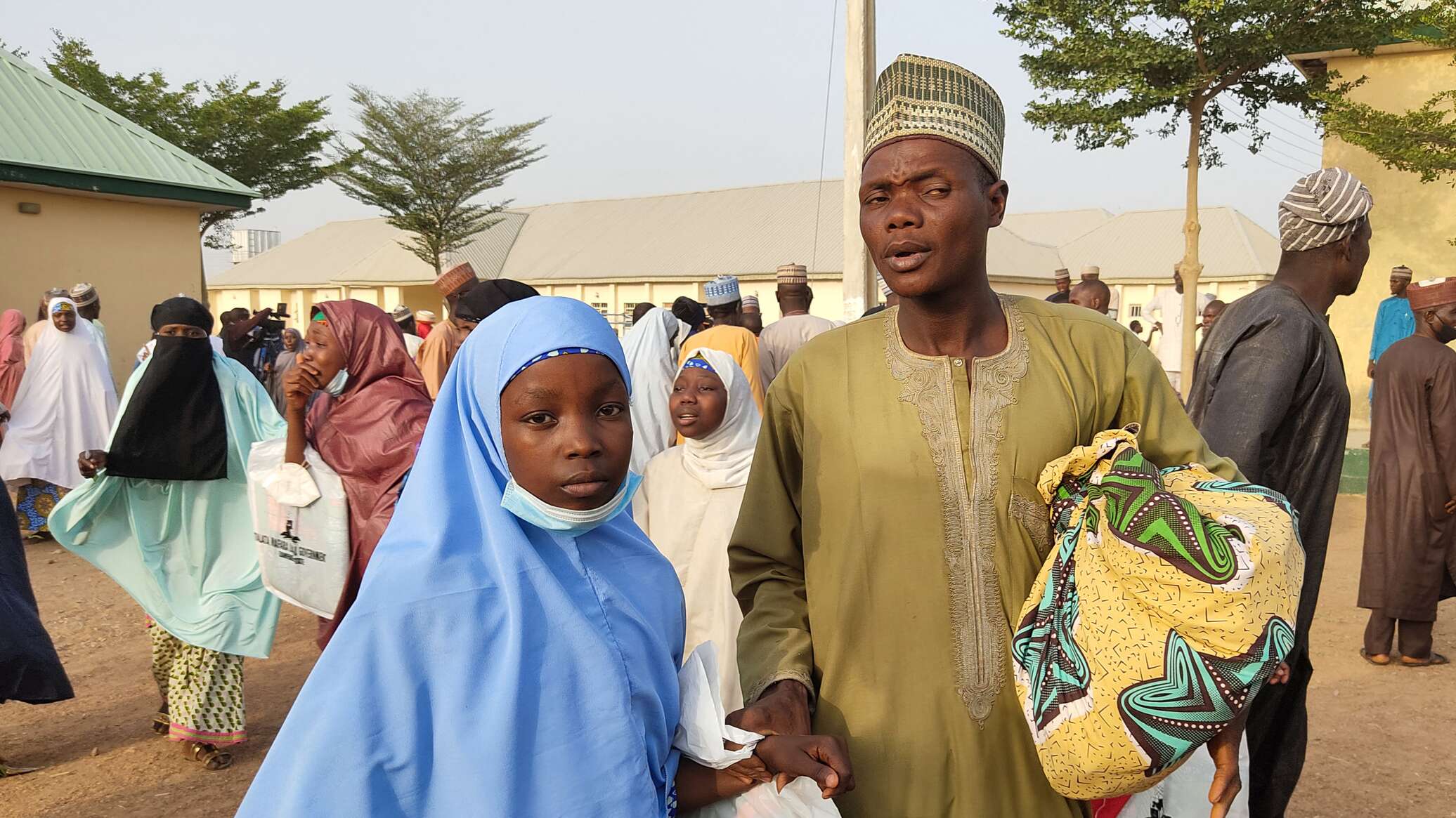 الرئيس النيجيري يعلن إنقاذ جميع الطالبات المختطفات من مدرسة في شمال غربي البلاد