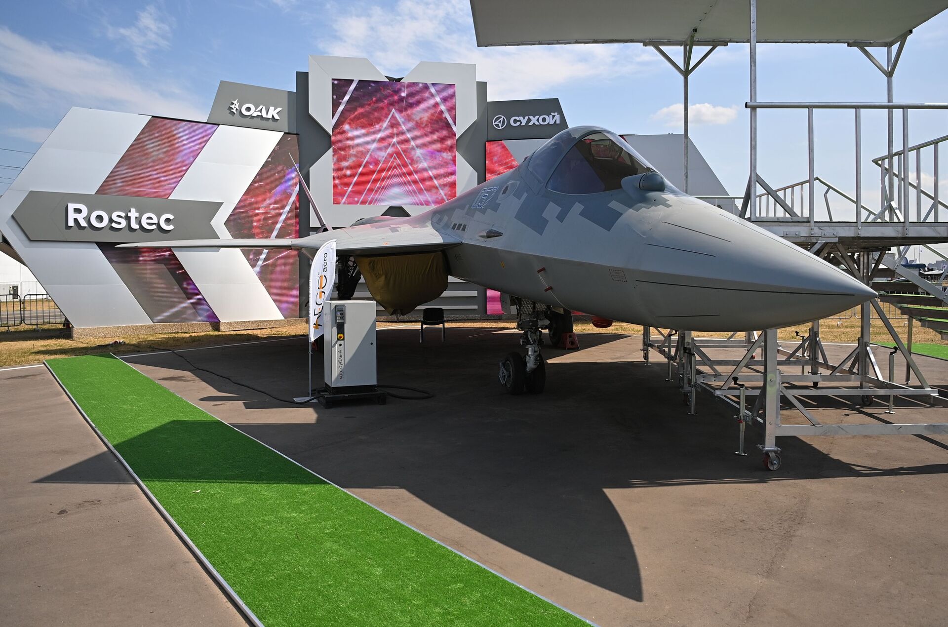 Истребитель пятого поколения Су-57 на МАКС-2021 Истребитель пятого поколения Су-57 на МАКС-2021 - سبوتنيك عربي, 1920, 23.11.2021