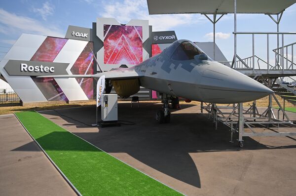 Истребитель пятого поколения Су-57 на МАКС-2021 - سبوتنيك عربي