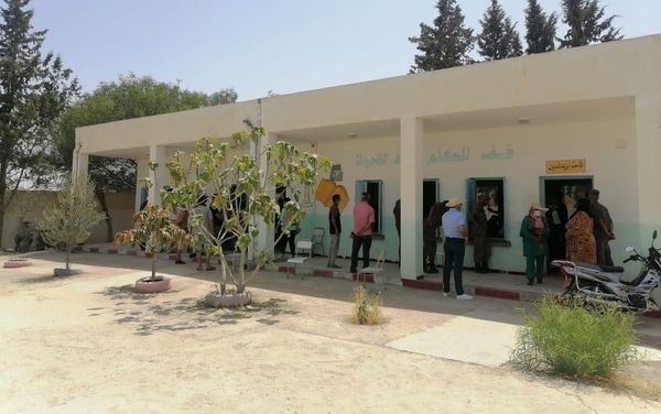 الجيش التونسي يواصل عمليات التطعيم ضد كورونا بعدد من المحافظات والأرياف الجيش التونسي يواصل عمليات التطعيم ضد كورونا بعدد من المحافظات والأرياف - سبوتنيك عربي