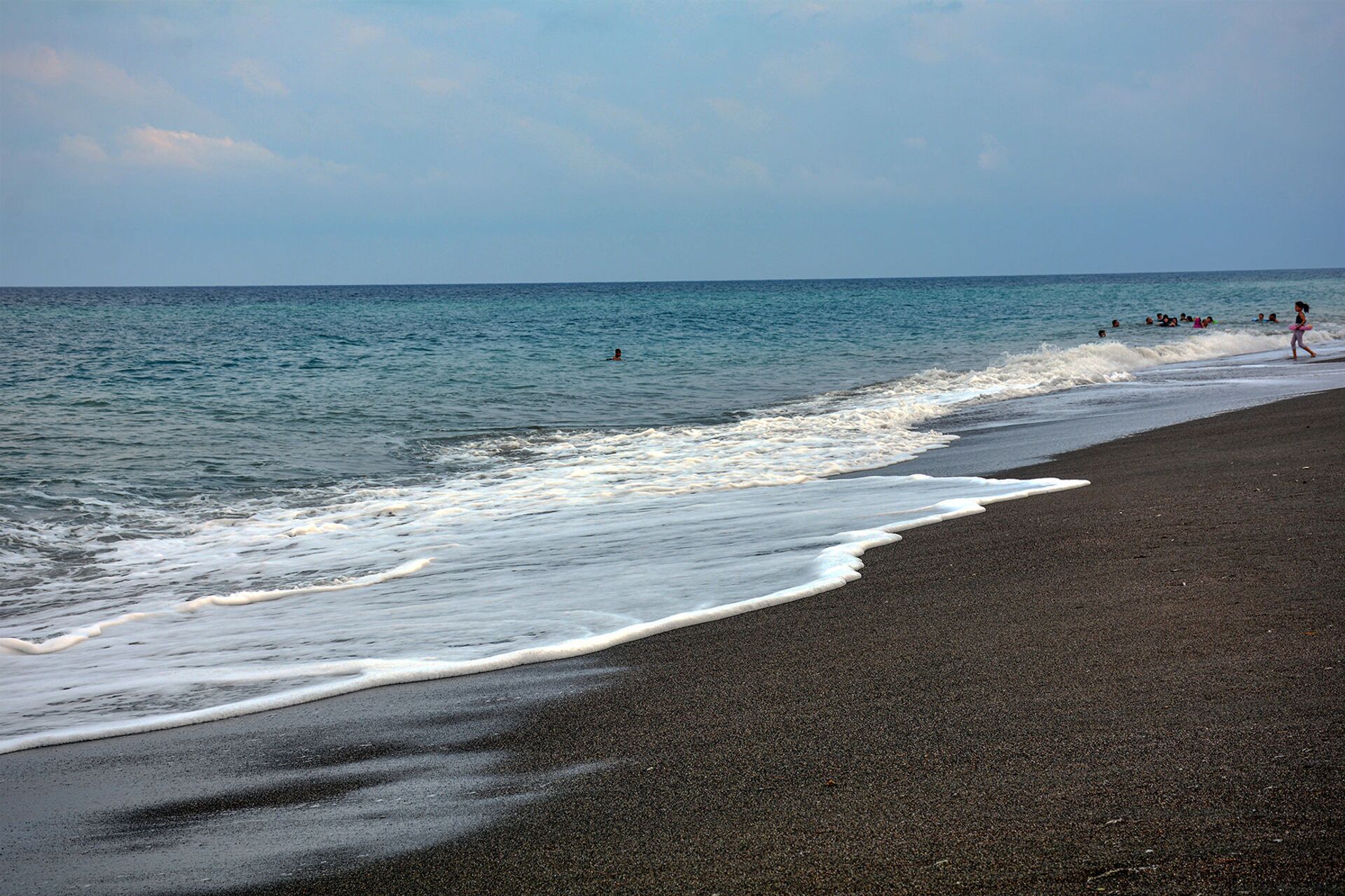 بعد غرق 6 مواطنين سوريين... التيارات الساحبة كيف تحدد مكانها وتتجنبها في البحر المتوسط - سبوتنيك عربي, 1920, 01.08.2021