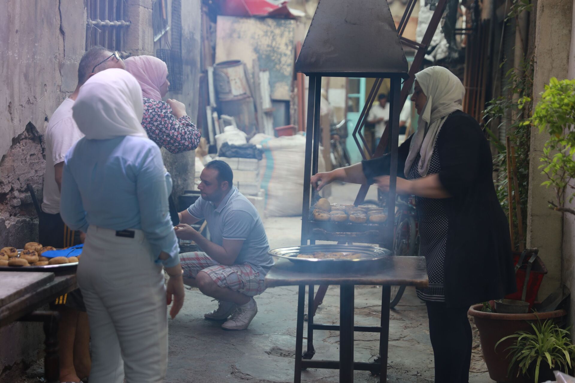 نسيبة الغربي تنتصر على الحرب بنشر عبق الكبة الحلبية في دمشق.. فيديو - سبوتنيك عربي, 1920, 02.08.2021