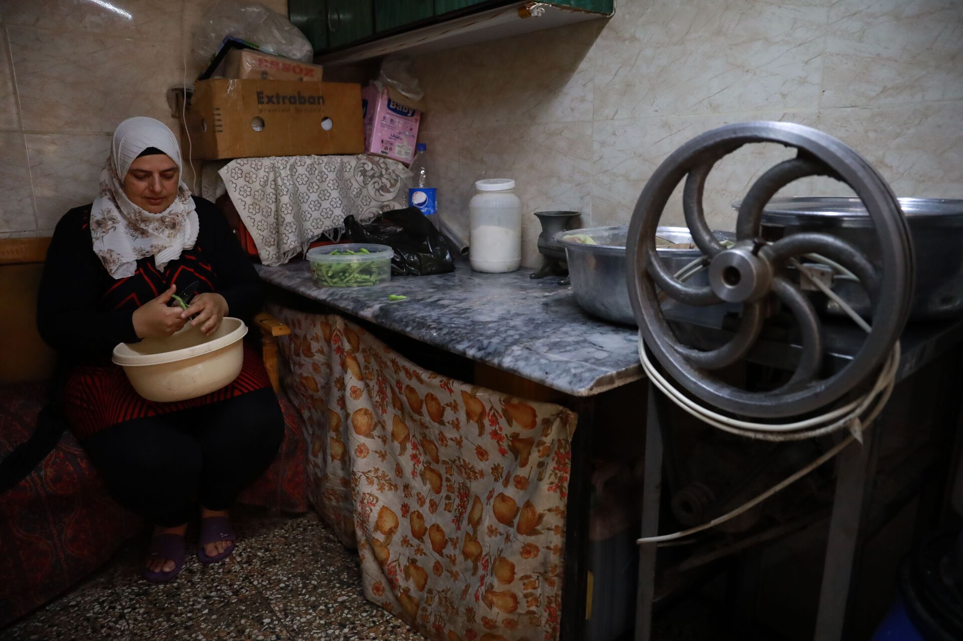 نسيبة الغربي تنتصر على الحرب بنشر عبق الكبة الحلبية في دمشق.. فيديو - سبوتنيك عربي, 1920, 02.08.2021