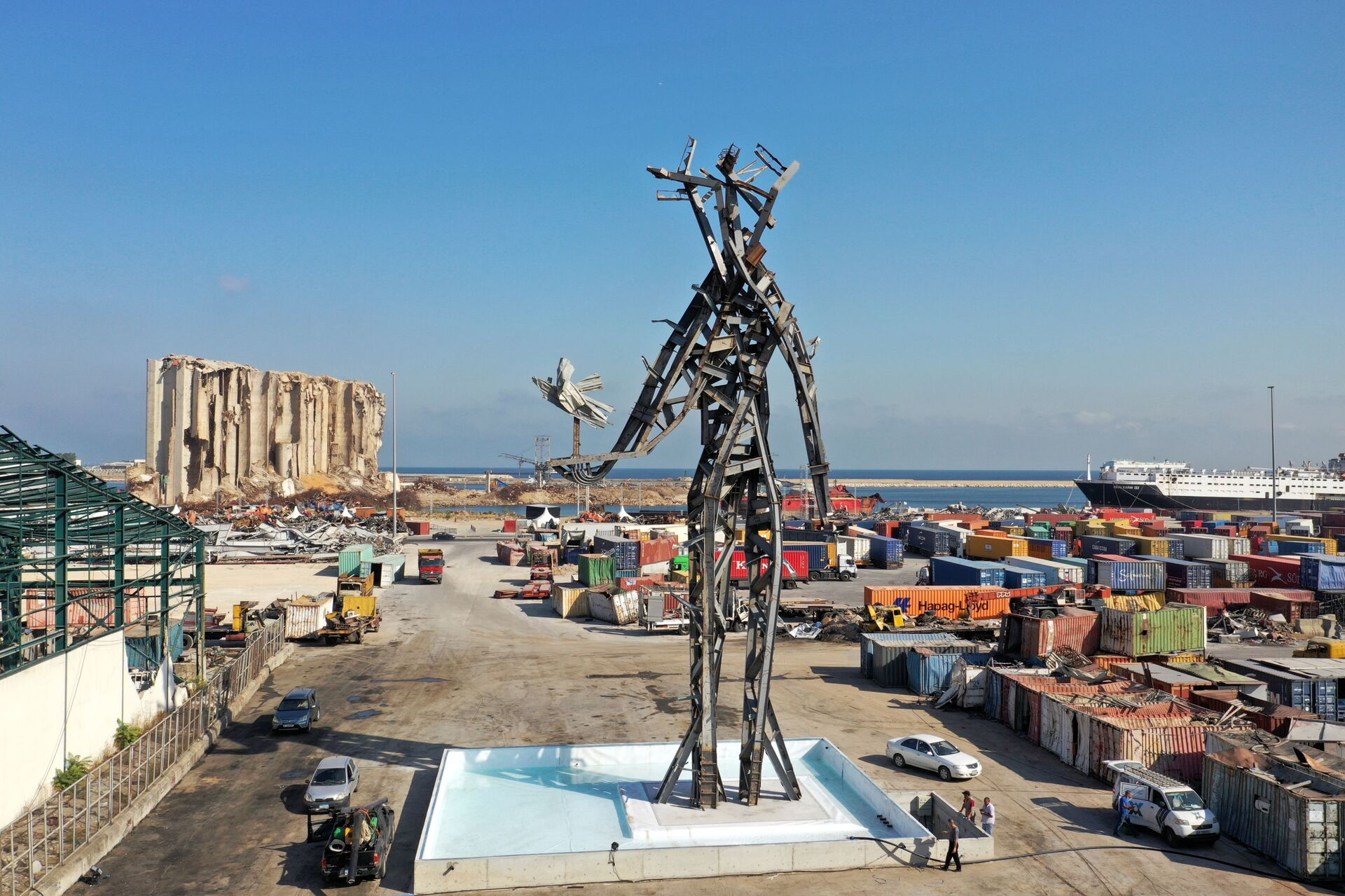 نصب تذكاري مصنوع من حطام انفجار مرفأ بيروت يفجر مشاعر متباينة.. صور - سبوتنيك عربي, 1920, 03.08.2021