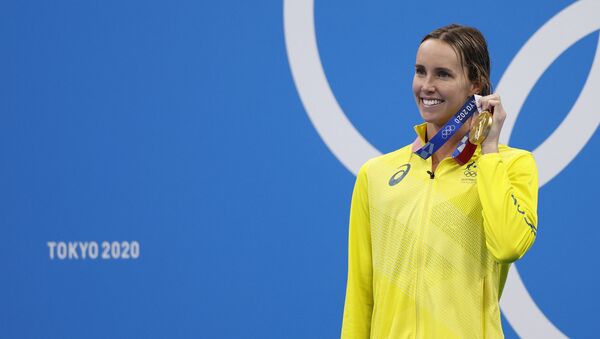 السباحة الأسترالية إيما ماكيون، تفزو بالميدالية الذهبية في سباق التتابع أربعة في 100 متر متنوع للسيدات، أولمبياد طوكيو 2020، اليابان 1 أغسطس 2021 - سبوتنيك عربي