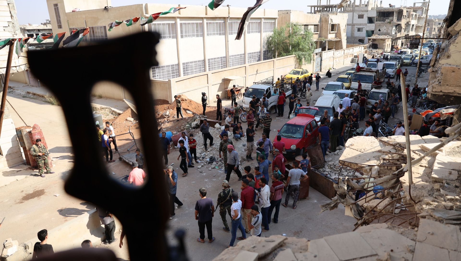 الجيش السوري يستقبل مئات الخارجين من حي درعا البلد الجيش السوري يستقبل مئات الخارجين من حي درعا البلد - سبوتنيك عربي, 1920, 05.08.2021