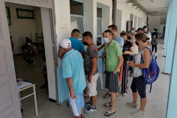 إقبال مكثف على التطعيم ضد كورونا في تونس إقبال مكثف على التطعيم ضد كورونا في تونس - سبوتنيك عربي