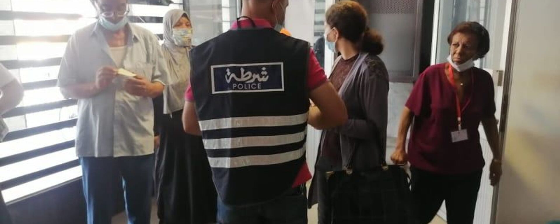 إقبال مكثف على التطعيم ضد كورونا في تونس - سبوتنيك عربي, 1920, 01.12.2022