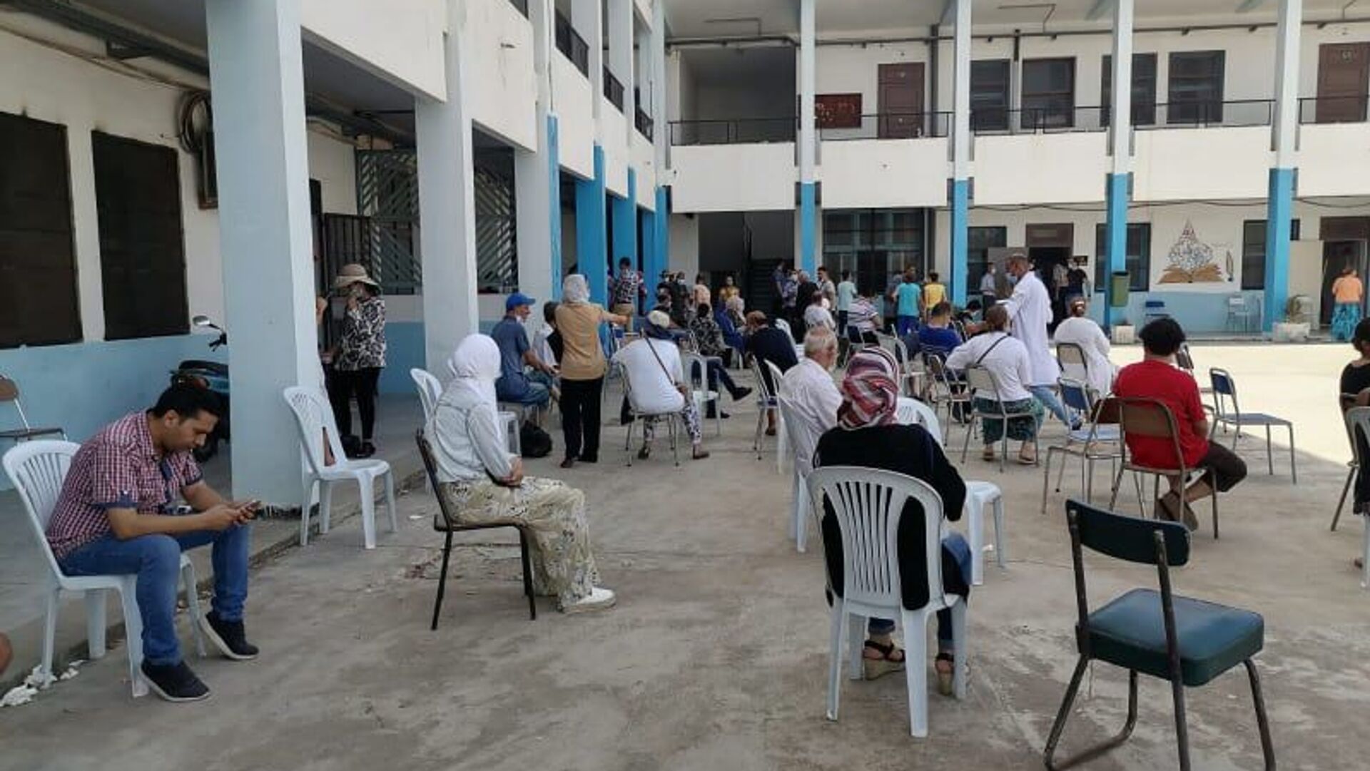 إقبال مكثف على التطعيم ضد كورونا في تونس - سبوتنيك عربي, 1920, 11.01.2022