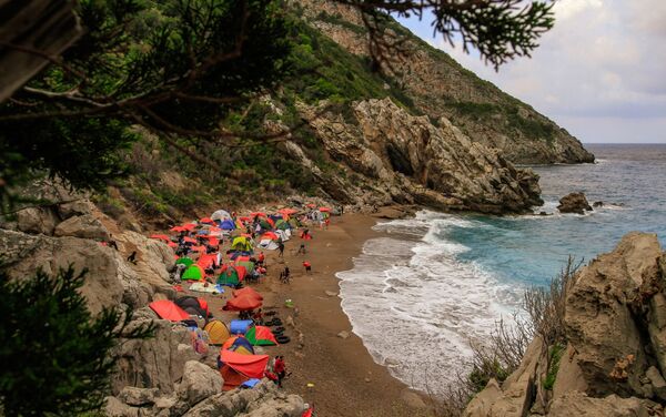ناشطون بيئيون يكتشفون أول كهف بحري على الساحل السوري - سبوتنيك عربي