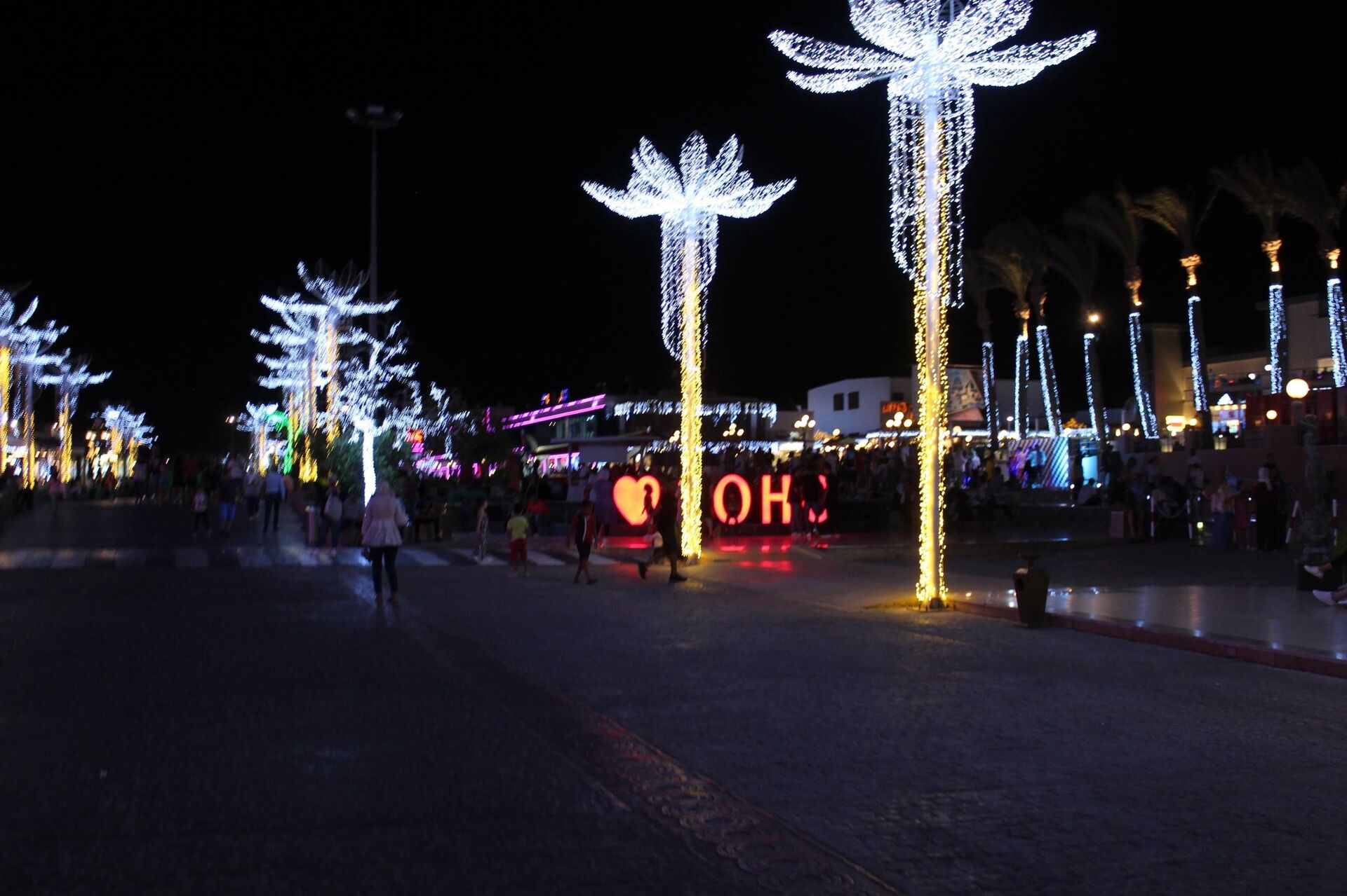 بعد وصول أولى الرحلات... رسائل مدراء الفنادق والعمال بشرم الشيخ إلى السياح الروس بعد وصول أولى الرحلات... رسائل مدراء الفنادق والعمال بشرم الشيخ إلى السياح الروس - سبوتنيك عربي, 1920, 11.08.2021