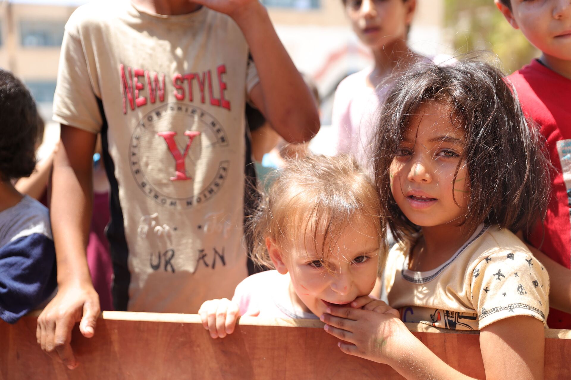 مساعدات روسية لقاطني مراكز الإقامة المؤقتة في مدينة درعا... فيديو - سبوتنيك عربي, 1920, 11.08.2021