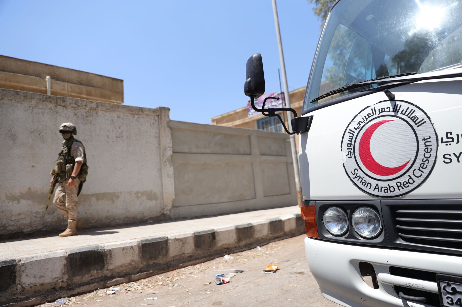 مساعدات روسية لقاطني مراكز الإقامة المؤقتة في مدينة درعا... فيديو - سبوتنيك عربي, 1920, 11.08.2021