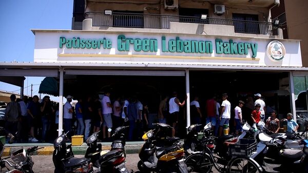 طوابير الخبز تنافس طوابير الوقود في لبنان - سبوتنيك عربي