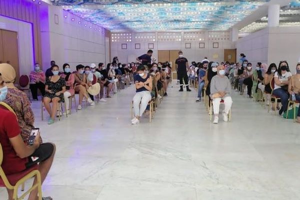 إقبال مكثف من الشباب في تونس للتطعيم ضد كورونا إقبال مكثف من الشباب في تونس للتطعيم ضد كورونا - سبوتنيك عربي