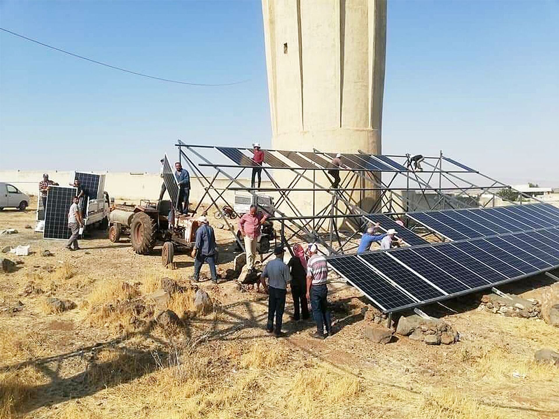 الشمس تضخ المياه وتنير الطرقات في الأرياف السورية - سبوتنيك عربي, 1920, 16.08.2021