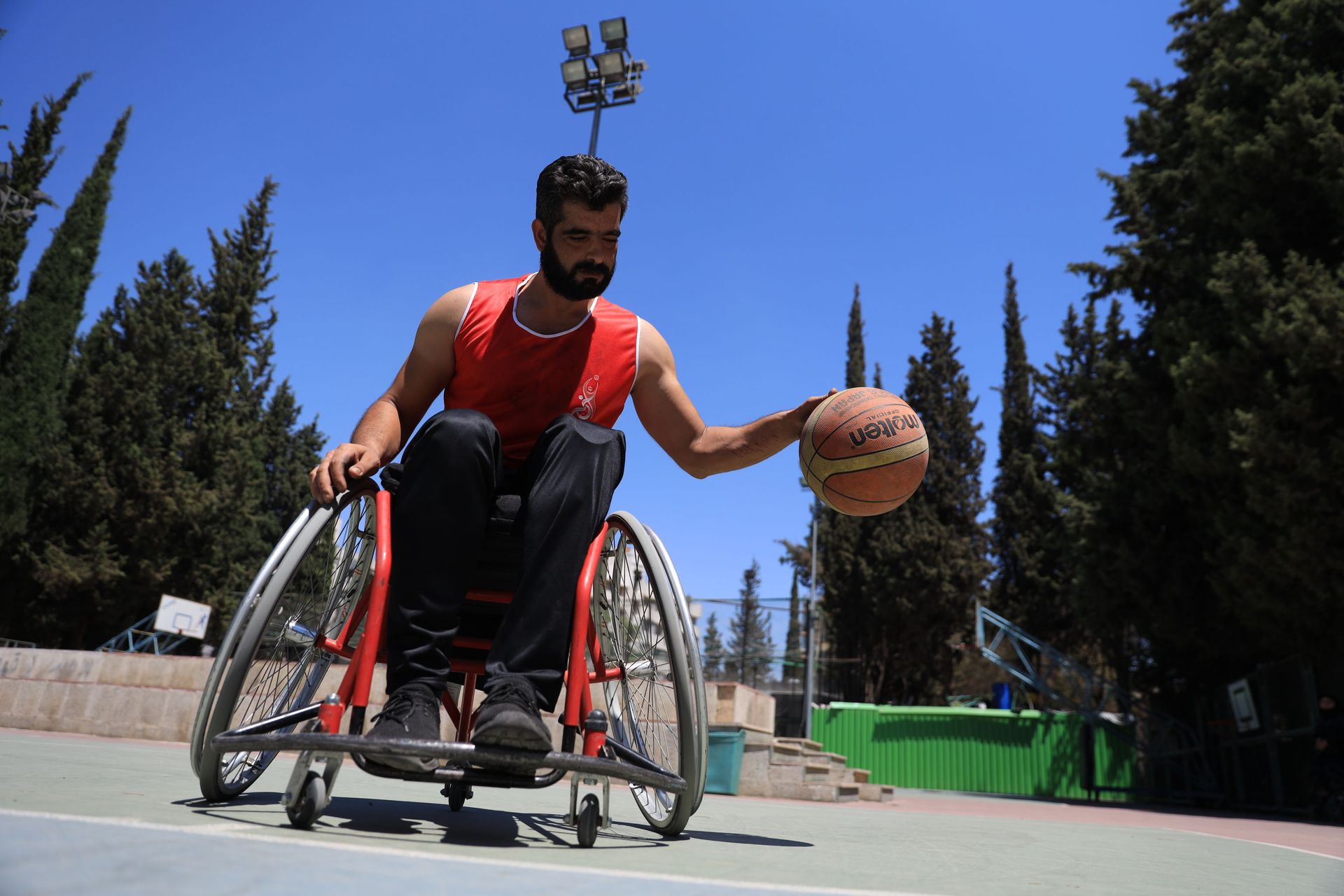 بطولة جريح الوطن في سوريا.. الأرواح التواقة للانتصار من ميادين الحرب إلى الملاعب... فيديو وصور - سبوتنيك عربي, 1920, 17.08.2021