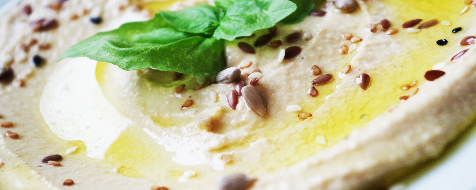 صحن حمص شهي من الوجبات الشهيرة في الشرق الاوسط  - سبوتنيك عربي, 1920, 19.08.2021