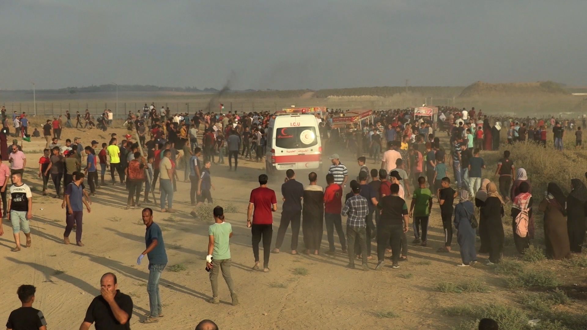 الفلسطينيون يحيون الذكرى الـ 52 لحرق المسجد الأقصى واندلاع مواجهات مع الجيش الإسرائيلي على حدود غزة - سبوتنيك عربي, 1920, 22.08.2021