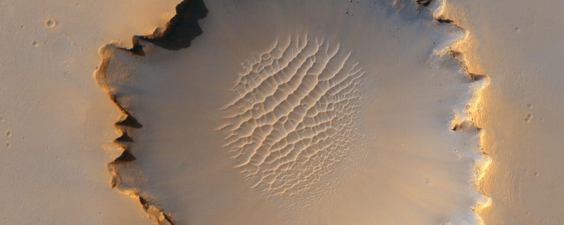 فوهة من كوكب المريخ  - سبوتنيك عربي, 1920, 29.01.2022