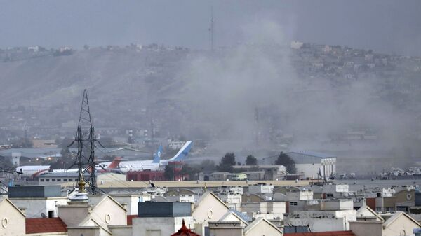 صورة أرشيفية.. انفجار ارهابي في مطار حامد كرزاي الدولي في كابول، أفغانستان 26 أغسطس 2021 - سبوتنيك عربي