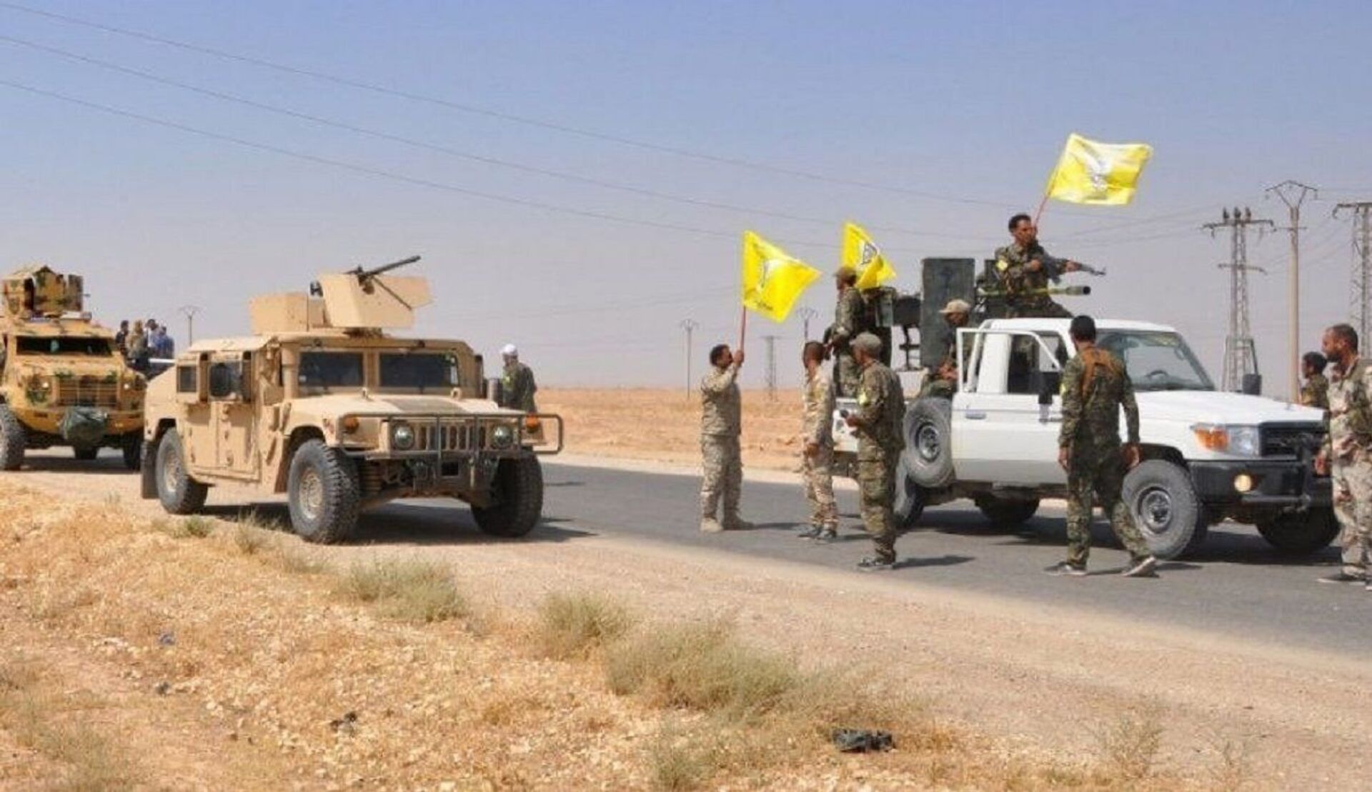 مسلحون موالون للجيش الأمريكي يفككون مقراتهم في 11 بلدة بمحيط قواعده في ريف دير الزور، شرقي سوريا 3 سبتمبر 2021 - سبوتنيك عربي, 1920, 23.11.2021