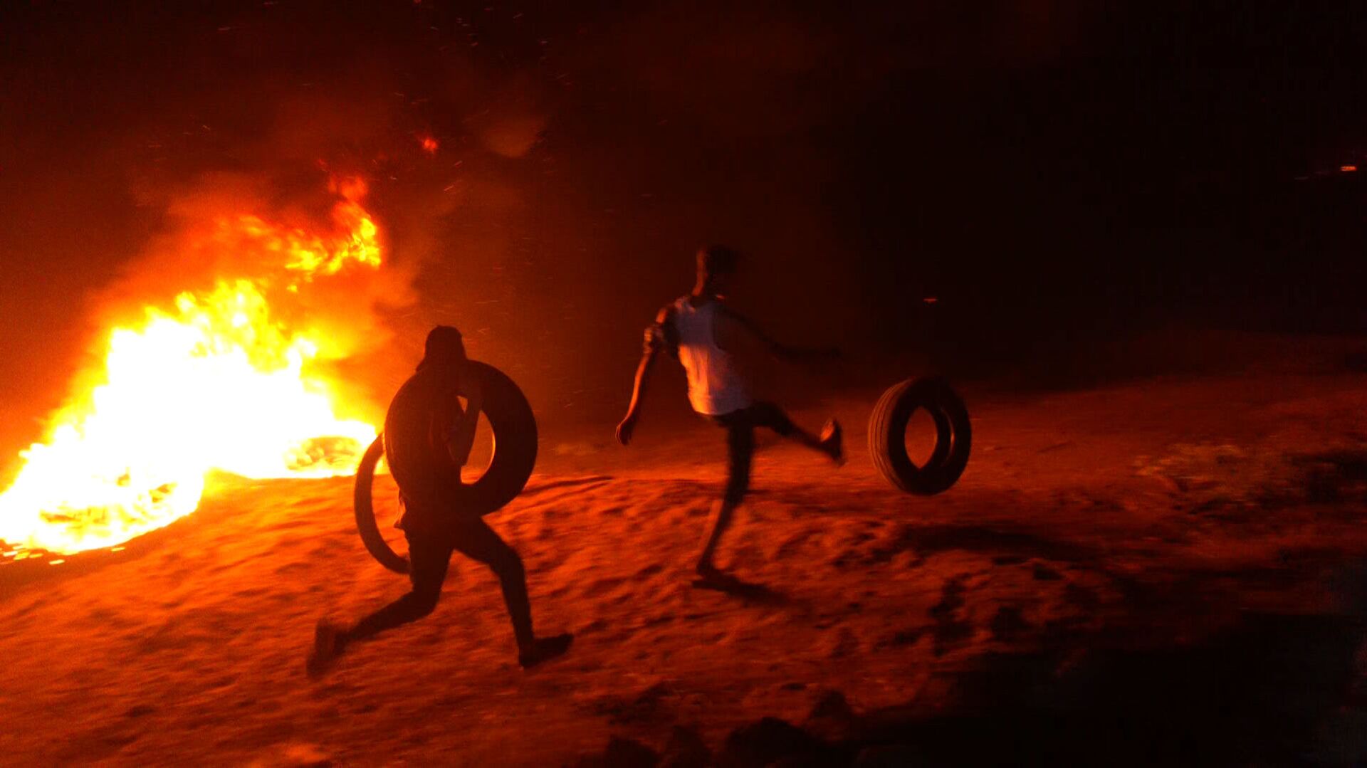 استمرار تصعيد فعاليات الارباك الليلي على حدود قطاع غزة، فلسطين 6 سبتمبر 2021 - سبوتنيك عربي, 1920, 23.11.2021