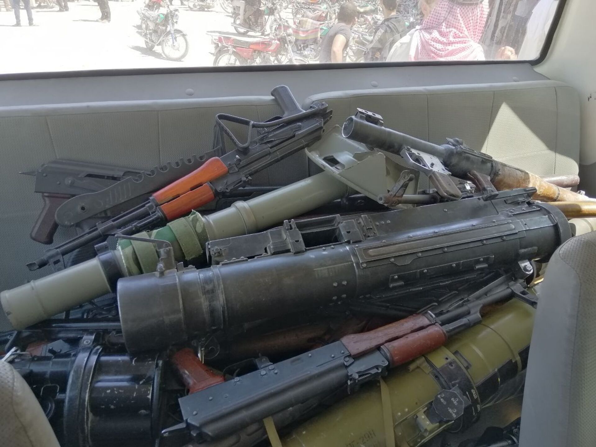 مسلحو درعا البلد يستأنفون تسليم أسلحتهم المتوسطة والخفيفة للسلطات السورية، 6 سبتمبر 2021 - سبوتنيك عربي, 1920, 23.11.2021