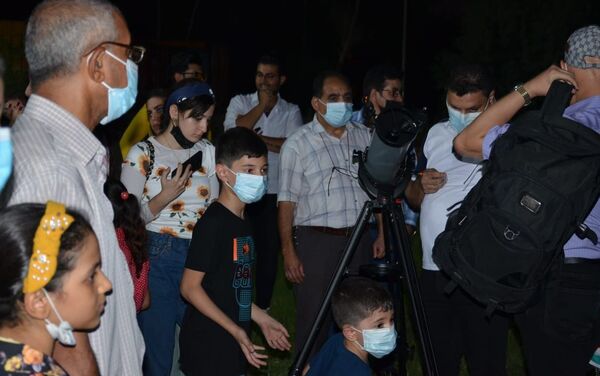 الطفل العراقي إبراهيم آل ديبس يوثق الأحداث الفلكية في سماء بغداد، العراق 8 سبتمبر 2021 - سبوتنيك عربي