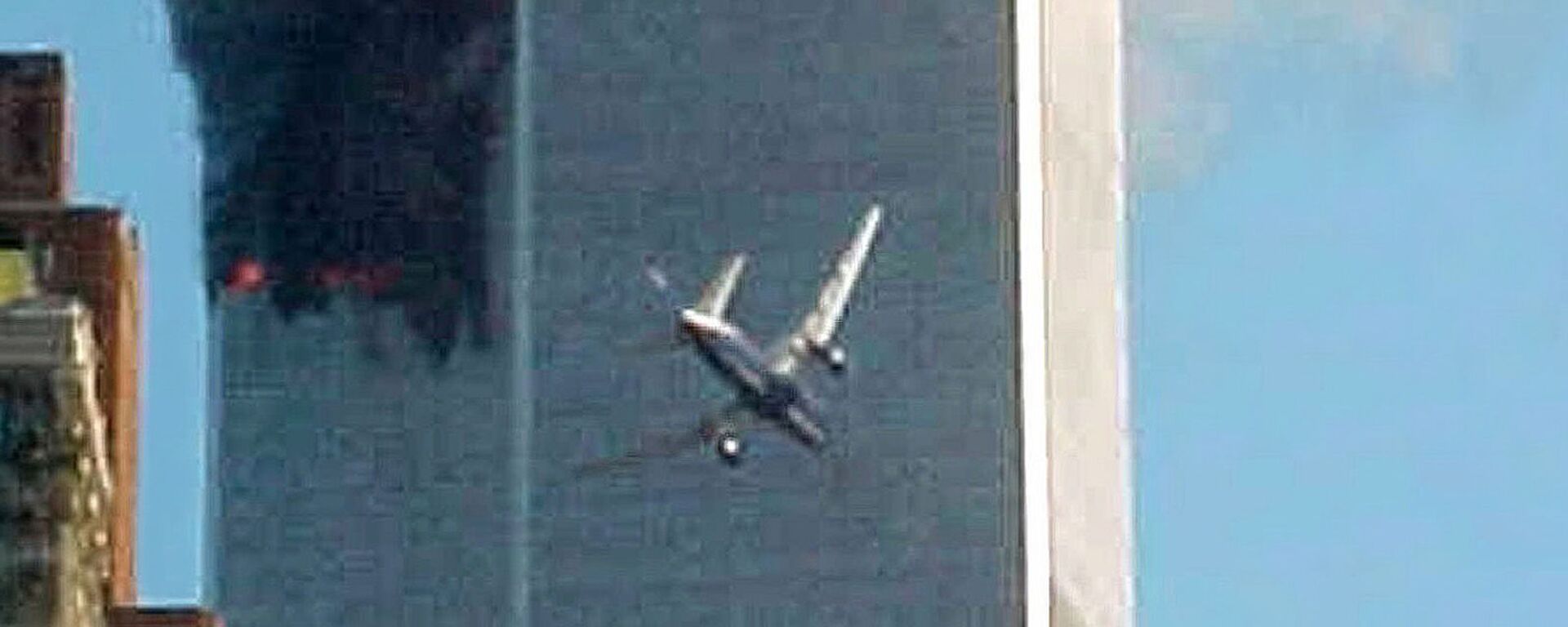 لحظة اصطدام طائرة بأحد برجي التوأم المركز التجاري في مدينة نيويورك، الولايات المتحدة الأمريكية 11 سبتمبر 2021 - سبوتنيك عربي, 1920, 12.09.2021