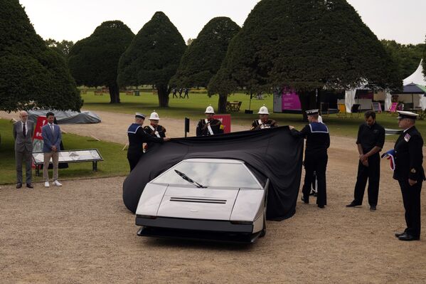 كشف الستار عن سيارة أستون مارتن بولدوغ، عام 1979، وهي الوحيدة من نوعها على الإطلاق، وذلك بعد ترميمها بعد أن ظلت خامدة لمدة 35 عامًا، في قصر هامبتون كورت جنوب غرب لندن، إنجلترا 3 سبتمبر 2021 - سبوتنيك عربي