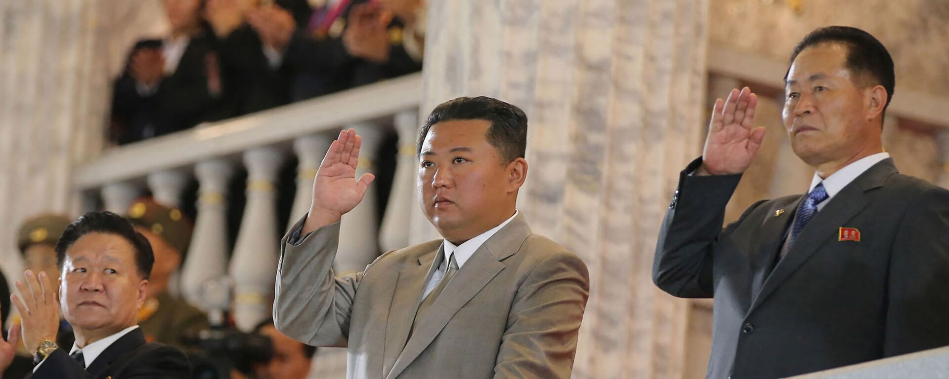  صورة نشرتها وكالة الأنباء المركزية الكورية الرسمية، وتظهر الزعيم الكوري الشمالي كيم جونغ أون يشارك في عرض عسكري للاحتفال بالذكرى الـ 73 لتأسيسها في بيونغ يانغ، 9 سبتمبر/ أيلول 2021 - سبوتنيك عربي, 1920, 13.10.2021