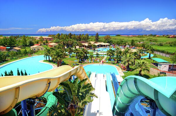 حديقة مائية في جزيرة كورفو - تعد حديقة أكوالاند المائية واحدة من أكبر المنتزهات في أوروبا. هناك العديد من أماكن التسلية والألعاب المائية ومناطق الترفيه ،وصالات الطعام  التي تليق بكل الفئات العمرية. - سبوتنيك عربي