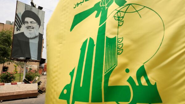 لافتة للأمين العام لـ حزب الله، حسن نصرالله، لبنان 7 يلويو 2020 - سبوتنيك عربي
