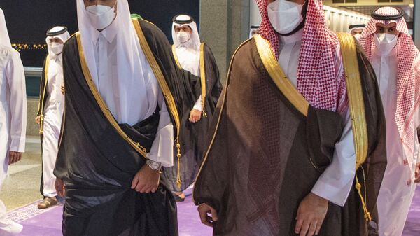 ولي العهد السعودي، الأمير محمد بن سلمان، مع أمير قطر، الشيخ تميم بن حمد آل ثاني - سبوتنيك عربي