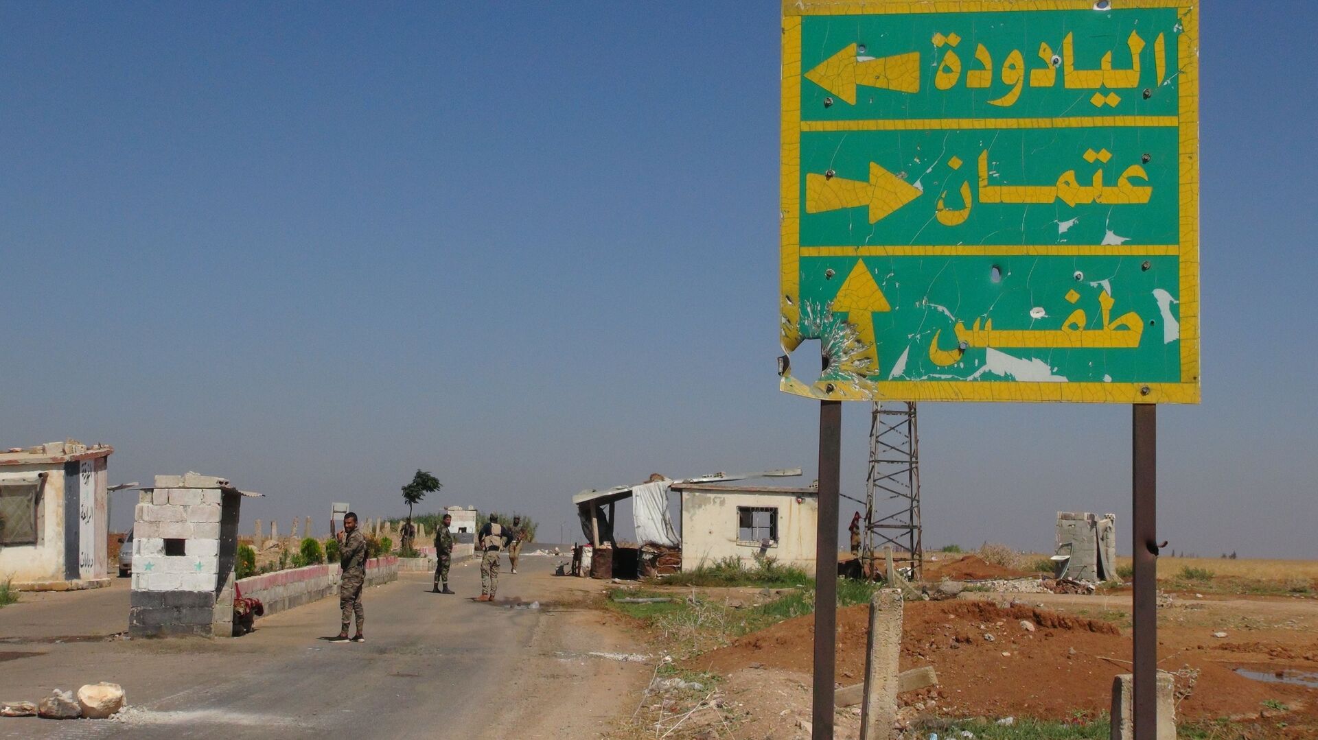 المسلحين يسلمون أسلحتهم للجيش السوري في طفس - سبوتنيك عربي, 1920, 23.11.2021